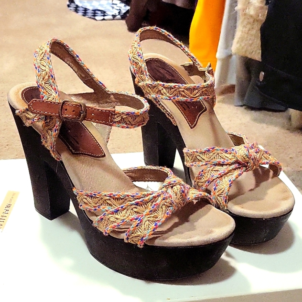 Sbicca wood platform sandals heels 9